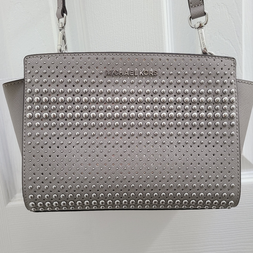 Michael Kors Selma Stud MD messenger crossbows bag in pearl grey color